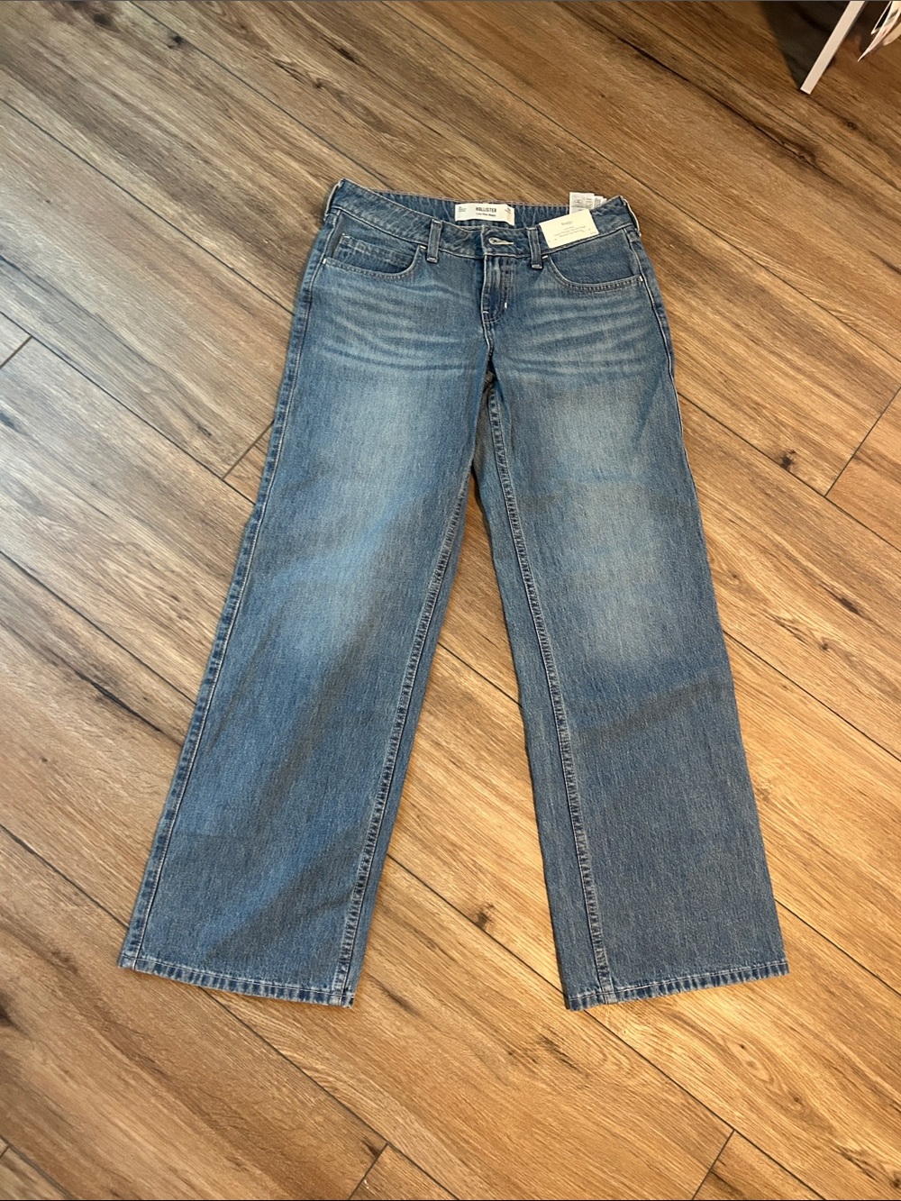 Hollister Wide Leg Jeans in Medium Blue Wash